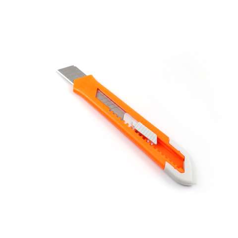 Retractable utility knife with hollow out design plastic handle